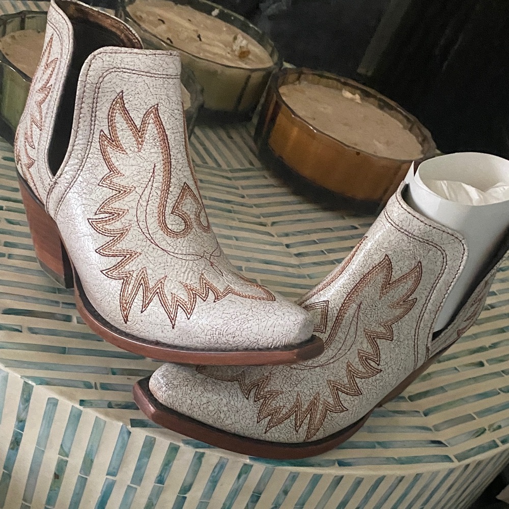 Ariat White Western Ankle Boots with Brown Embroidered Accents